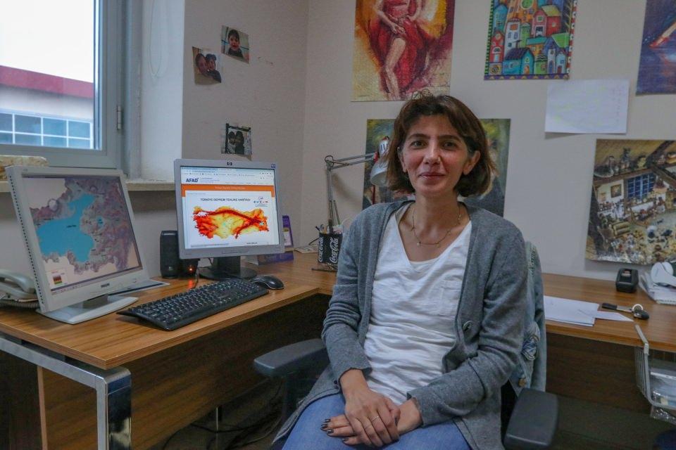 <p>Her kurumun arama kurtarma ekibi oluşturması lazım. Depreme karşı sürekli hazır olmak gerek." </p>
