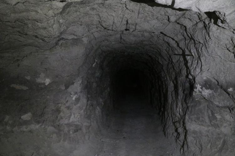 <p>Zeytin Dalı Harekatı'nda Afrin'in YPG/PKK'dan temizlenmesinin ardından ilçede örgütün çok sayıda uzun tünel kazdığı ortaya çıkarılmıştı</p>
<p> </p>