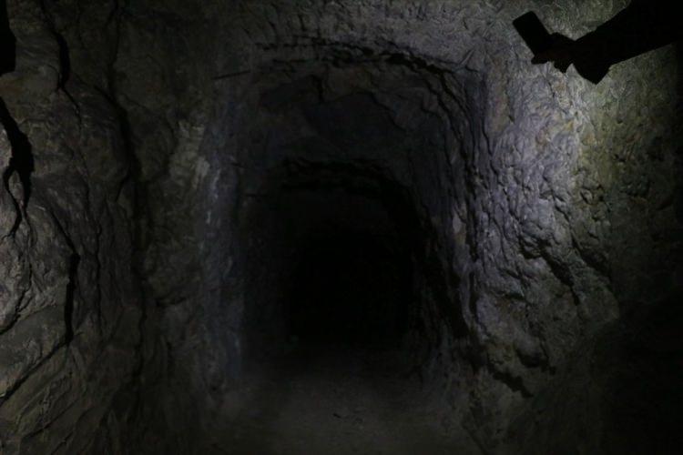 <p>Tünelin yapımının sürdüğü, her 10 metrede bir havalandırma, dinlenme alanları içerdiği görüldü. </p>

<p> </p>
