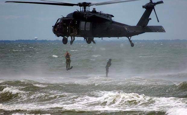 <p>Dünyanın en zorlu eğitimi kabul edilen ve katılımcıların %90'ının tamamlayamadığı bir eğitime sahip olan Navy SEAL, Usame bin Ladin'in öldürüldüğü operasyonu da gerçekleştirdi.</p>

<p> </p>
