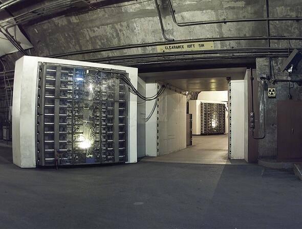 <p>Burada tünel granit taşlar ile çok iyi korunuyor.  İlginçtir ki Cheyenne Dağ kompleksi, popüler TV şovu Stargate SG-1’de kurgusal Yıldız Geçidi Komutanlığı’nın da eviydi.</p>
