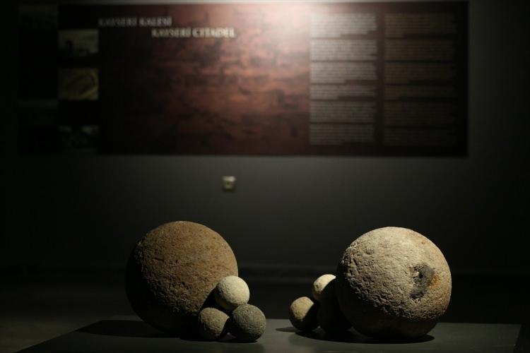 <p>Kayseri Arkeoloji Müzesi'nin 1969 yılı itibarıyla Gültepe Mahallesi'ne inşa edildiğini anlatan Dursun, müzenin zamanla ihtiyaçları karşılamada yetersiz kaldığını belirtti.</p>
