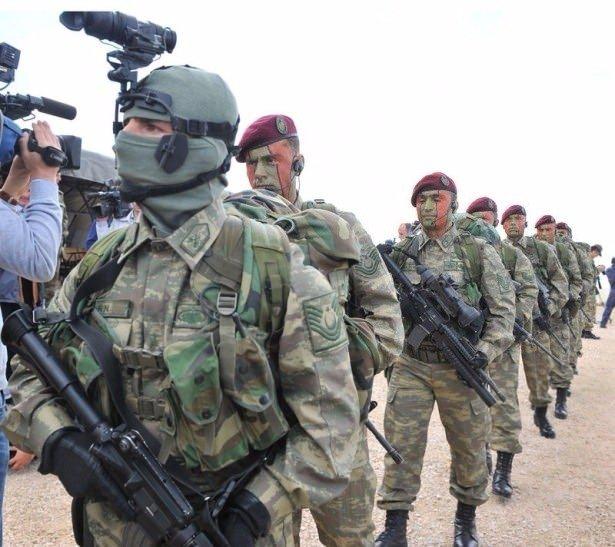 <p>Yurtdışında; özel kuvvetlerde uzmanlık, hava indirme, sivil işler, halkla ilişkiler, devriye, yaşamı sürdürme, psikolojik harekat kurslarıdır. Ayrıca bu birlikler iyi donanımlı diplomatlardır.</p>

<p> </p>
