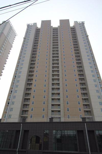 <p>29 katlı katlı bu apartmana uzaktan bakıldığında ters giden bir şey yok gibi görülüyor.</p>
<p> </p>