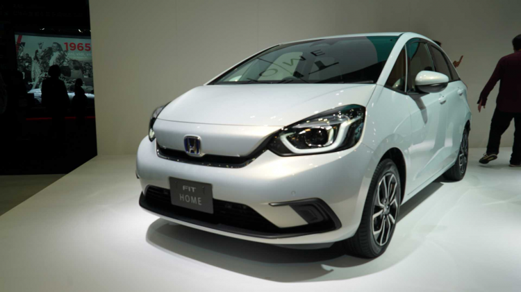 <p><strong>Merakla beklenen Honda Jazz hibrit tanıtıldı</strong></p>
<p> </p>
<p>Honda, hatchback modeli Jazz’ın yeni jenerasyonunu 2019 Tokyo Otomobil Fuarı’nda tanıttı. Mevcut modele oldukça benzeyen yeni Jazz, boyut anlamında da selefinden uzaklaşmadı. </p>
<p> </p>