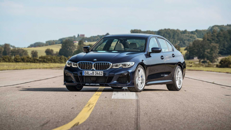 <p>Maksimum 303 km/s hıza çıkan otomobilin bu performansı, kendisini dünyanın en hızlı sedanlarından biri yapıyor.</p>

<p> </p>
