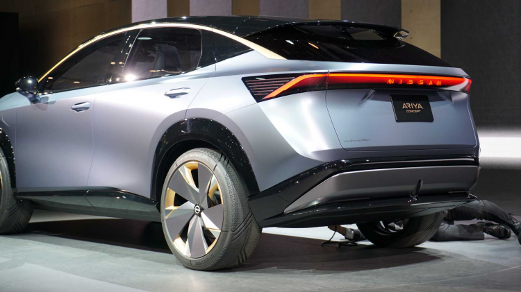 <p>Konseptle ilgili konuşan Nissan global tasarım başkan yardımcısı Alfonso Albaisa, “Yeni bir araç mimarisi, otomobillerin toplumla nasıl etkileşime girdiğini, gelişmiş sürüş özelliklerine sahip bir elektrikli aracın nasıl yeni bir bakış açısı sunabileceğini yeniden tanımlamak için yeni fırsatlar anlamına geliyor” dedi.</p>
