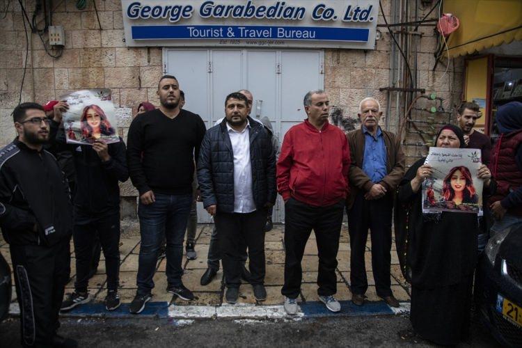 <p>Filistinli bir grup aktivist, İsrail hapishanelerinde açlık grevindeki Filistinli tutuklulara destek amacıyla Doğu Kudüs'teki Selahaddin Caddesi'nde gösteri düzenledi. </p>

<p> </p>
