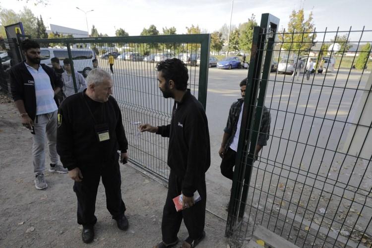 <p>Öte yandan, bölgedeki kamplarda yaşanan aşırı yoğunluk nedeniyle temel insani ihtiyaçların karşılanamaması ve hijyenik bir ortam yaratılamaması da bulaşıcı hastalıkların artmasına neden oluyor.</p>

<p> </p>
