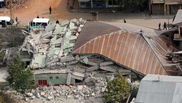 <p>Saatler 13.41'i gösterdiği sırada yaşanan ve merkez üssü Tabanlı köyü olan 7,2 büyüklüğündeki deprem, 26 saniyede kent merkezi ile Erciş ilçesi ve birçok köyde yıkımın yaşanmasına neden oldu.</p>

<p> </p>
