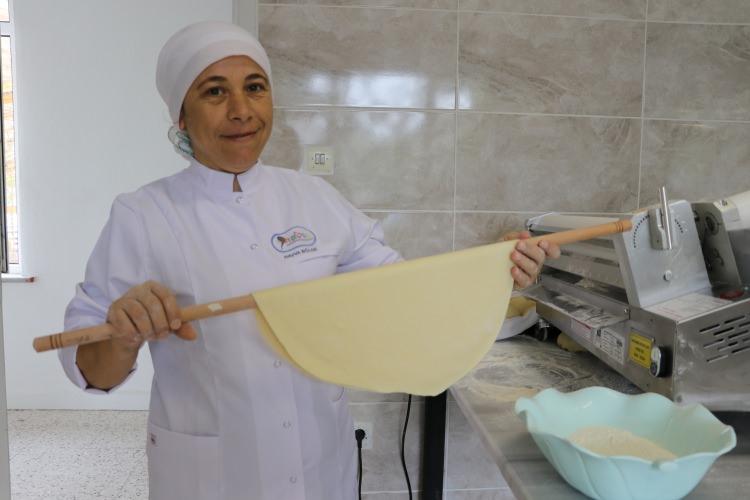 <p>Ev hanımı Gülce Nalbant ise kooperatifin, aile ekonomilerine katkıda bulunmak isteyen ev hanımları için güzel bir örnek oluşturduğunu kaydetti.</p>
<p> </p>