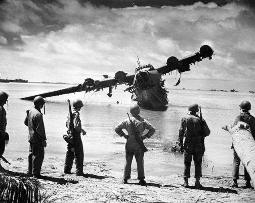 <p>ABD askerileri tarafından düşürülmüş, Japon ordusuna ait 4 motorlu keşif, kargo ve bombardıman görevlerini icra edebilen deniz uçağı,</p>

<p>24 ekim 1943</p>

