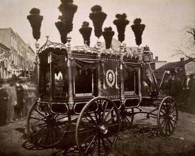 <p>Abraham Lincoln'ün cenaze arabası (1865)</p>
<p> </p>