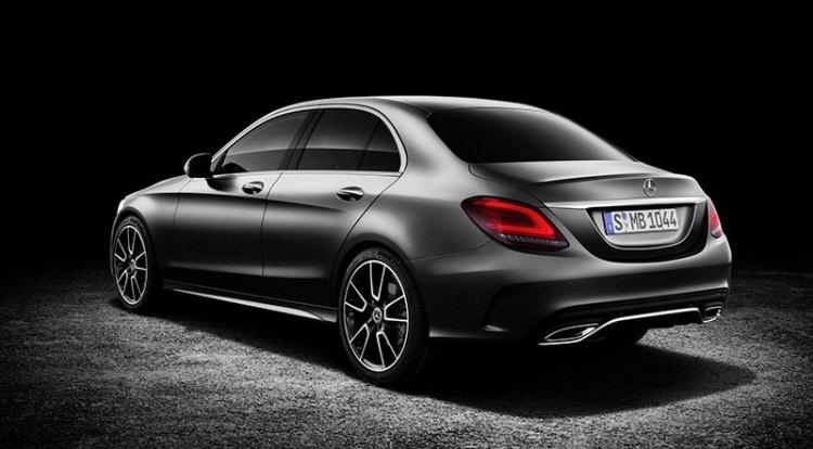 <p>2 bin 130 Mercedes C-Class</p>