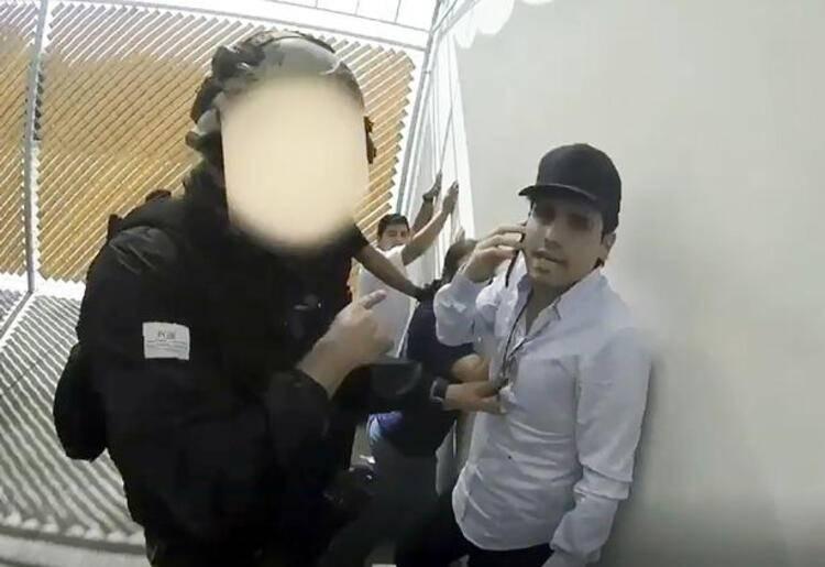 <p>Kayıtta Ovidio Guzman'ın üvey kardeşine "Karışıklık istemiyorum, lütfen" dediği duyuluyor.</p>

<p> </p>
