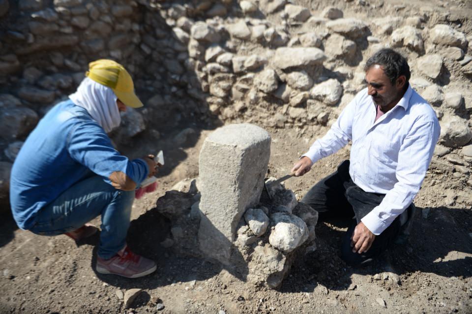 <p>Buranın da Göbeklitepe gibi ilgi görmesini bekliyoruz." diyen Özmen, tapınak sayesinde ilçeye çok sayıda turist gelmesini beklediklerini sözlerine ekledi.</p>
