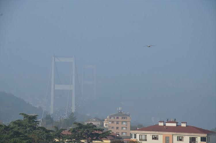 <p>İstanbul'da sabah saatlerinde özellikle 15 Temmuz Şehitler Köprüsü ve çevresinde sis etkili oldu.</p>

<p> </p>

