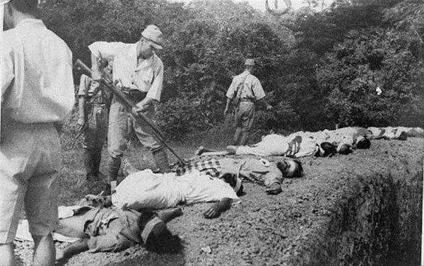 <p>1942 yılının Temmuz ayında Yeni Gine'nin dağlık bölgelerinde ilerlemekte olan Japon askerleri, bir grup Avustralyalı asker ile karşı karşıya geldi. </p>
<p> </p>