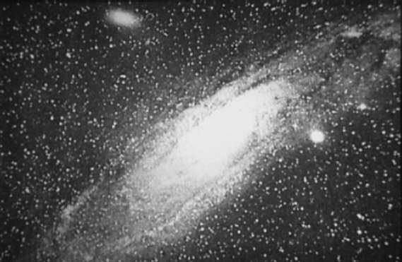 <p>Andromeda Galaksisi / 1888 yılında Andromeda galaksisinden alınan ilk fotoğraf.</p>