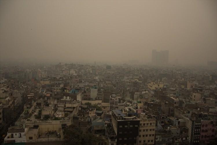 <p>Hindistan'ın başkenti Yeni Delhi'de hava kalitesinin acil durum seviyesine düştü.</p>
