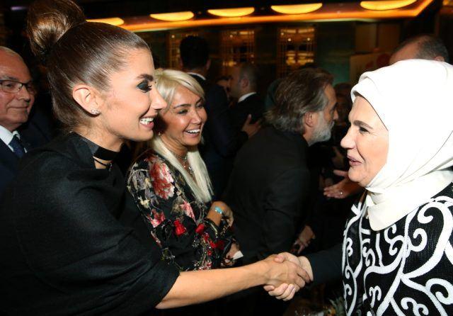 <p>İrem Derici, Yonca Evcimik</p>