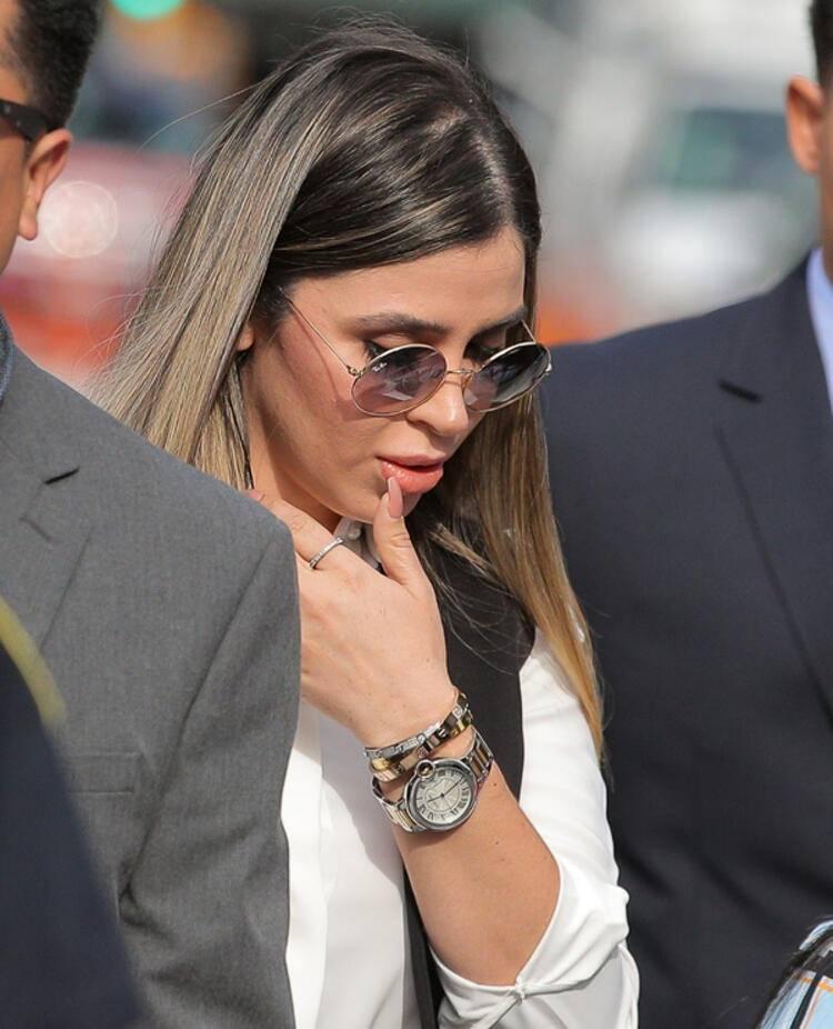 <p>Attığı her adım olay oldu, flaşlar arka arkaya patladı.</p>

<p> </p>
