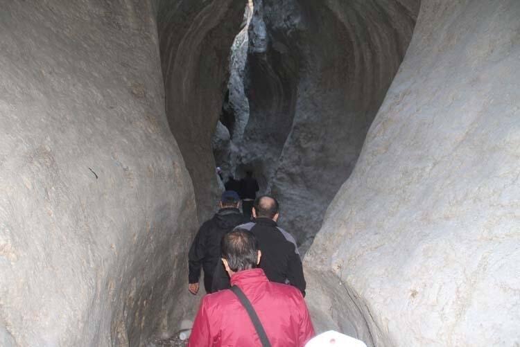 <p>Yeni keşfettiğimiz dünyanın en yeni kanyonu ama tarihi olarak da en eski kanyonlarından birisidir. Turlar başlattık, bugün de bölgemizden ve Türkiye’nin değişik yerlerinden gelen gazetecilerle ilk turumuzu yapıyoruz. Buranın doğa turizmi açısından çok iyi bir destinasyon olacağını düşünüyorum” dedi.</p>
