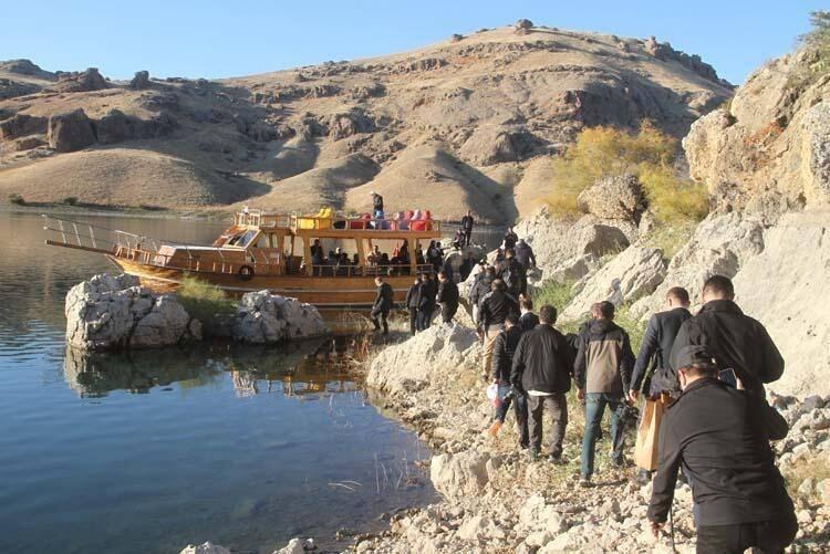 <p>Elazığ’ın her mevsim turizm kenti olduğunu ifade eden Belediye Başkanı Şahin Şerifoğulları da, “Valimizin keşfi doğrultusunda Kara Leylek Kanyonu'nu yazdan itibaren turizme kazandırılması açısından yeni bir destinasyon alanı oluşturmak konusunda çalışmalarımız devam ediyor. Bugün ilimize gelen misafirlerimizi buraları gezdirerek tanıtma fırsatı elde ettik. İnşallah buraları çok iyi tanıtarak Türkiye gündemine düşürüp ilimizi turizm noktasında çok daha iyi yerlere getireceğimizi düşünüyoruz" ifadelerini kullandı.</p>
<p> </p>