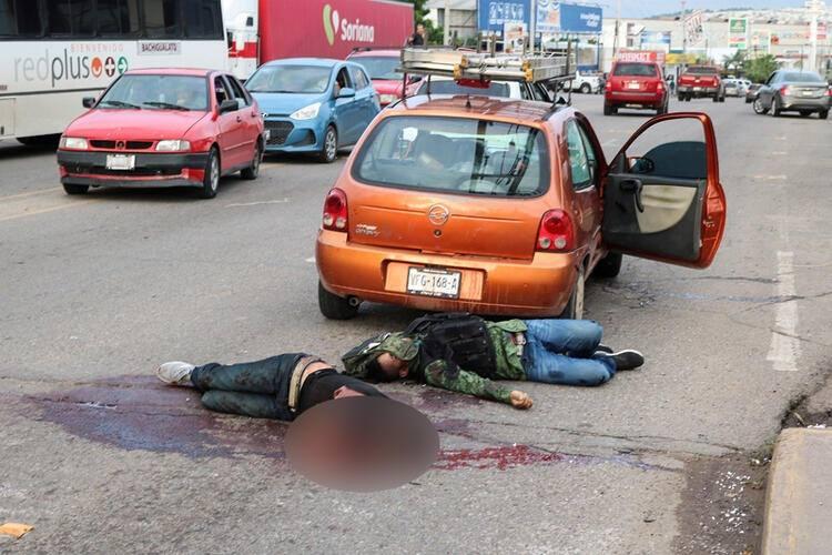 <p>Uluslararası haber ajansları, kent sokaklarında öylece yatan onlarca cesedin fotoğrafını servis etti.</p>

<p> </p>

