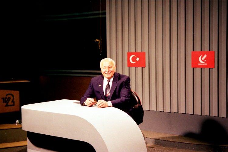 <p>Erbakan çalışmalarıyla Leopard tanklarının üretiminin yapıldığı Almanya'nın en büyük motor fabrikasına davet edilmesinin ardından burada başmühendis olarak söz konusu tankların motorları üzerinde çalışmalar yaptı.</p>

<p> </p>
