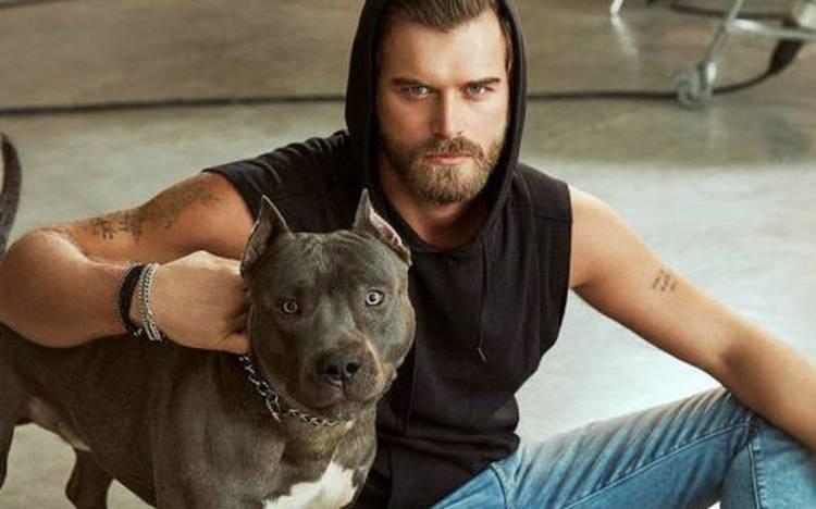 <p>Kıvanç Tatlıtuğ, iyi derecede İngilizce biliyor. Dalgıçlık yapmayı ve balık avlamayı çok seven oyuncu köpek sevgisiyle tanınmaktadır. Son zamanlarda kansere yakalandığını öğrendiği 3 yaşındaki köpeğinin adı Mars. Oyuncu, köpeğinin tedavi masrafları için her şeyi yapıyor.</p>