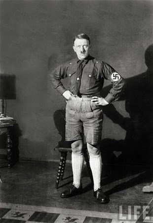 <p>Adolf Hitler 1930'larda Almanya'da.</p>

<p> </p>
