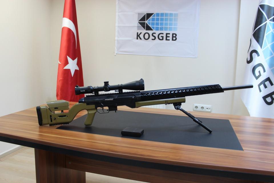 <p>Cumhurbaşkanı Recep Tayyip Erdoğan'ın direktifleriyle 'sniper' üretiminin gerçekleştirildiğini kaydeden şirketin Genel Müdürü Emrah Hamzaoğlu, fabrikada ilk üretilen 'sniper'ı Cumhurbaşkanı Erdoğan'a hediye edeceğini söyledi.</p>
