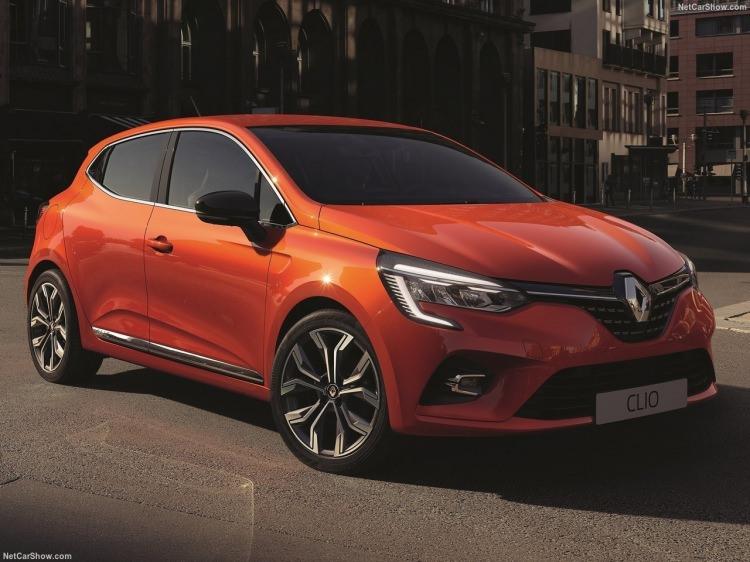 <p>4 bin 176 adetle Renault Clio</p>