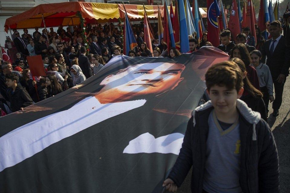 <p>Edirne'de 29 Ekim Cumhuriyet Bayramı t&ouml;renle kutlandı.</p>

<p>&nbsp;</p>
