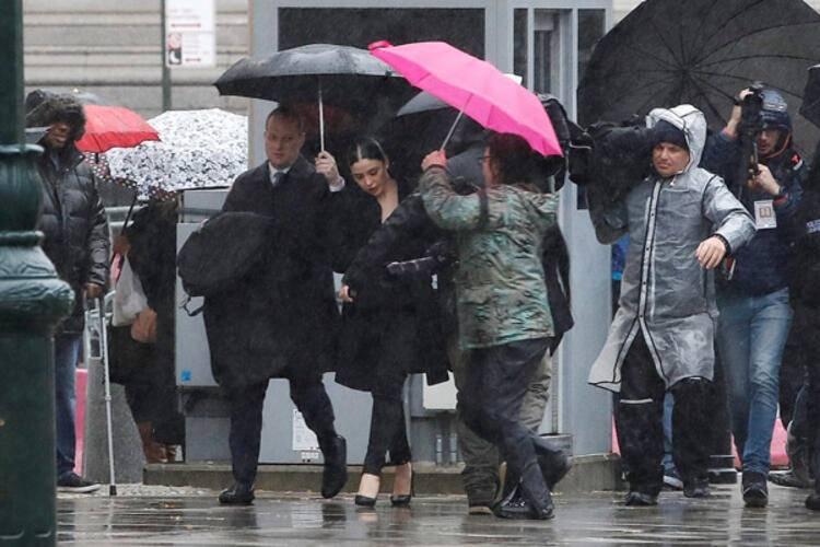 <p>Duruşmalara bir avukat ordusuyla katıldı, etrafında onlarca gazeteci vardı.</p>

<p> </p>
