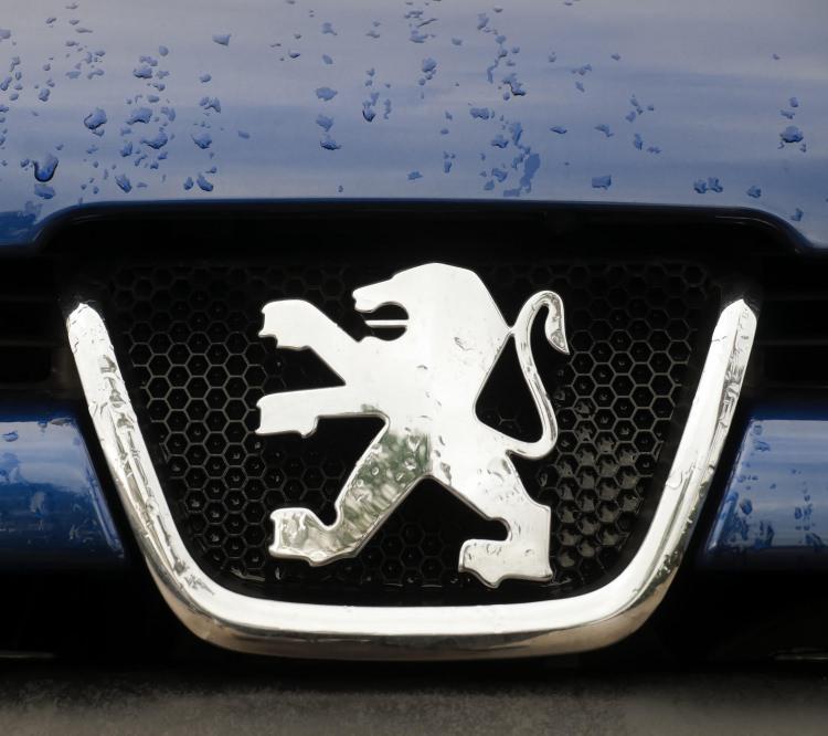 <p>Peugeot 301</p>
<p>26 bin lira kredi</p>
<p>12 ay taksit, yüzde 0 faiz<br />
<br />
Aylık ödeme: 2.166 lira</p>