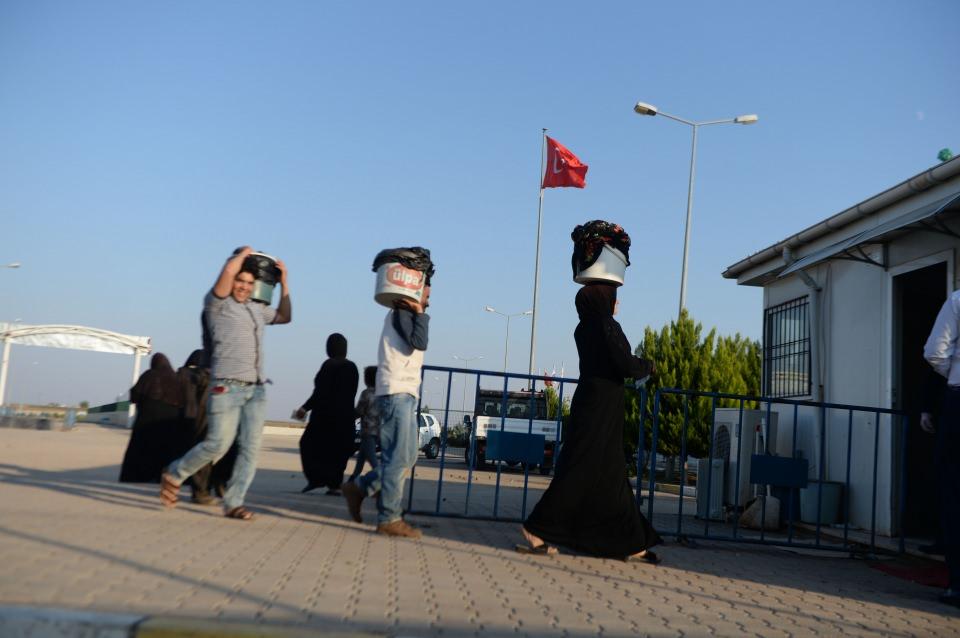 <p>Sağlık ve psikososyal destek anlamında da önemli hizmetlerin sunulduğu barınma merkezinde, uzman hekimler ve psikologlar düzenli olarak poliklinik hizmeti veriyor.</p>

<p> </p>
