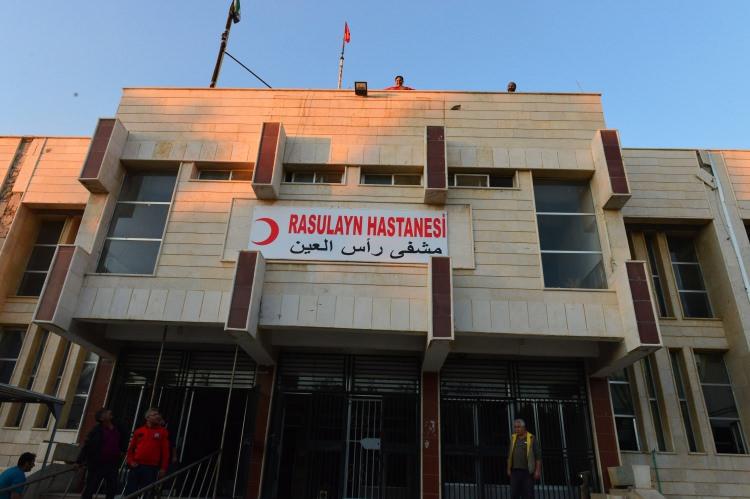 <p> - "Vatan sevgisiyle seve seve gelerek çalışıyoruz”</p>

<p> Hastanenin laboratuvarında görevli sağlık personeli Mehmet Ercan Kızılay da görevlendirmeyle birlikte hastaneye sıfırdan laboratuvar kurduklarını ifade etti.</p>
