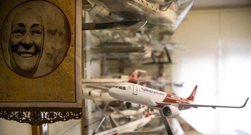 <p>Koleksiyoner 49 yaşındaki Gökhan Sarıgöl, 26 yılda dünya çapındaki hava yolu şirketlerinden biriktirdiği 12 bin model uçağın 5 biniyle müze kurdu. </p>
