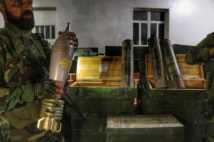 <p>GSA, ABD Savunma Bakanlığı ve federal kurumların birçok askeri ihtiyacını karşılıyor. Ülke içinde ve dışında özellikle savaş bölgelerinde ABD'li kurumların ihtiyaçlarını temin ediyor.</p>

<p>Cumhurbaşkanı Recep Tayyip Erdoğan, ABD'yi YPG/PKK'ya on binlerce tır dolusu silah ve mühimmat göndererek müttefiklik ilişkilerine zarar verdiği konusunda uyarmıştı.</p>
