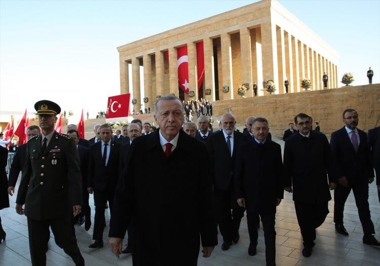 <p>ULU Önder Atatürk, bugün ölümünün 81. yılında törenlerle anılıyor. Devletin zirvesi Cumhurbaşkanı Tayyip Erdoğan’ın başkanlığında Anıtkabir’deydi.</p>

<p> </p>
