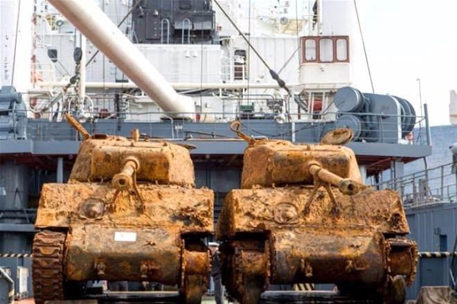 <p>Tankların 1945 yılında batan ‘Thomas Donaldson' isimli nakliye gemisinin ambarında bulunduğu belirtildi.</p>
<p> </p>