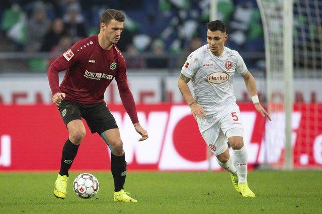 <p>Kaan, takımı Fortuna Düsseldorf'un Köln'ü 2-0 mağlup ettiği mücadelede ikinci golün asistini yaptı.</p>
<p> </p>