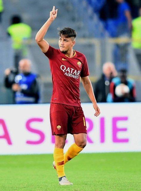 <p>Roma'nın 2-1 kazandığı maçta uzunr süredir sakatlık nedeniyle takımından ayrı kalan Cengiz Ünder de forma giydi.</p>
<p> </p>