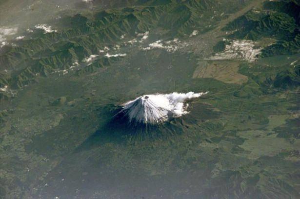 <p>Fuji Dağı (Japonya'nın en yüksek dağı)</p>
