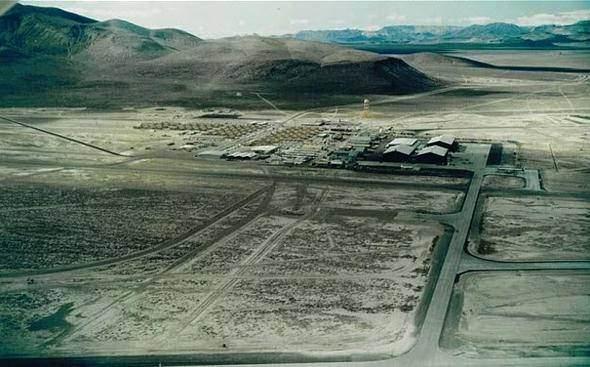 <p>1947 senesinde Roswell’e düştüğü iddia edilen UFO’dan elde edilen teknolojilerin geliştirildiği, elde edilen bu verilerle de lazer güdümlü füze, kızılötesi ışın gibi teknolojilerin üretildiği söylenen bir bölge: 51. bölge...</p>
<p> </p>