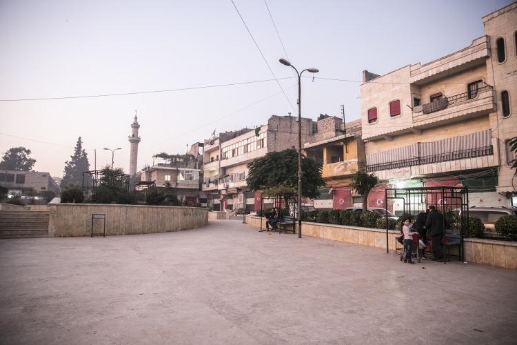 <p>Yaklaşık 80 sağlık personelinin görev yaptığı ve 4 diyaliz cihazının bulunduğu hastanede, bugüne kadar 69 çocuk dünyaya geldi. Tedavi olanlara ücretsiz ilaç verilen hastanede, yatak kapasitesinin 60'tan 100'e çıkarılması için çalışmalar başlatıldı.</p>
