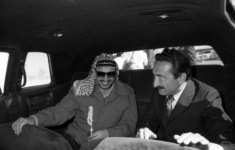 <p>5 Ekim 1979'da resmi bir ziyaret için Ankara'ya gelen Filistin Kurtuluş Örgütü Yürütme Komitesi Başkanı ve Filistin Devrim Kuvvetleri Genel Komutanı Yaser Arafat, Başbakan Bülent Ecevit  ile görüştü.</p>
