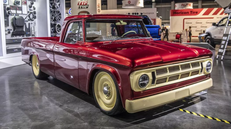 <p>1968 Dodge D200 'Lowliner</p>
